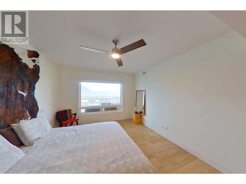 131 Harbourfront Drive Ne Unit# 402, Salmon Arm, BC - Indoor Photo Showing Bedroom