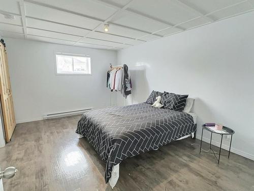 Bedroom - 10 Rue Therrien, Ville-Marie, QC - Indoor Photo Showing Bedroom