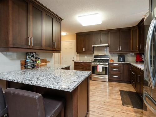 538 Greenhorn Pl, Ladysmith, BC - Indoor Photo Showing Kitchen With Upgraded Kitchen