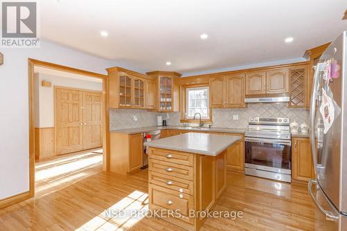 15863 Heart Lake Road, Caledon, ON - Indoor Photo Showing Kitchen