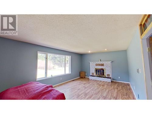 5158 Perkins Road, Forest Grove, BC - Indoor With Fireplace