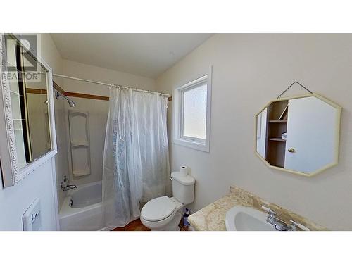 5158 Perkins Road, Forest Grove, BC - Indoor Photo Showing Bathroom