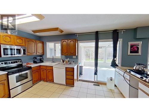 5158 Perkins Road, Forest Grove, BC - Indoor Photo Showing Kitchen