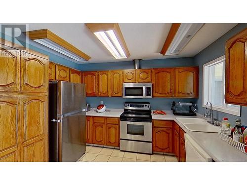 5158 Perkins Road, Forest Grove, BC - Indoor Photo Showing Kitchen