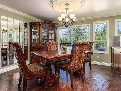 4085 Carey Pl, Royston, BC - Indoor Photo Showing Dining Room