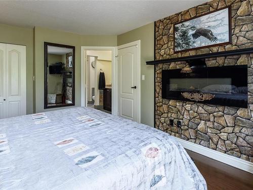 4085 Carey Pl, Royston, BC - Indoor Photo Showing Bedroom