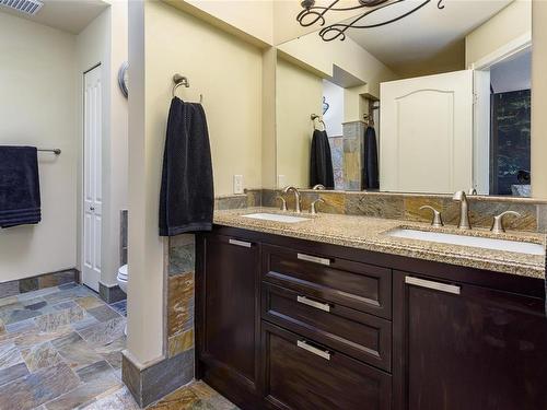 4085 Carey Pl, Royston, BC - Indoor Photo Showing Bathroom