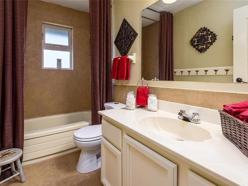 4085 Carey Pl, Royston, BC - Indoor Photo Showing Bathroom
