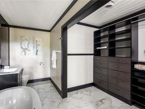 7405 Thornton Hts, Sooke, BC - Indoor Photo Showing Bathroom