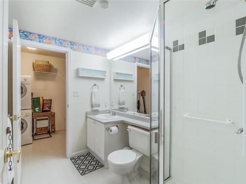 214-5650 Edgewater Lane, Nanaimo, BC - Indoor Photo Showing Bathroom