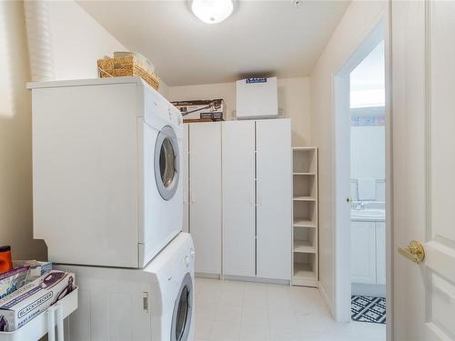 214-5650 Edgewater Lane, Nanaimo, BC - Indoor Photo Showing Laundry Room