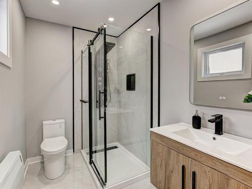 Salle de bains attenante Ã  la CCP - 49 Rue Desbarats, Kirkland, QC - Indoor Photo Showing Bathroom