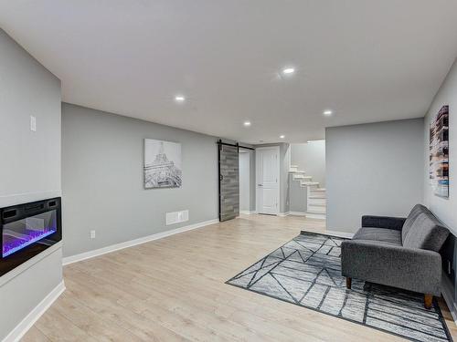 Salle familiale - 49 Rue Desbarats, Kirkland, QC - Indoor With Fireplace