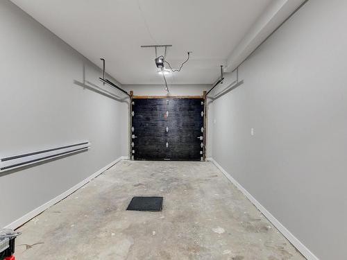 Garage - 49 Rue Desbarats, Kirkland, QC - Indoor Photo Showing Garage