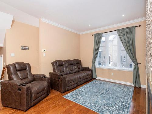 Salon - 4510 Boul. St-Martin O., Laval (Chomedey), QC - Indoor Photo Showing Living Room