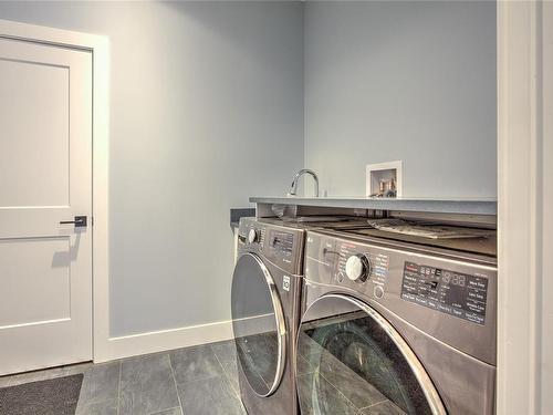 100 Driftwood Terr, Lake Cowichan, BC - Indoor Photo Showing Laundry Room
