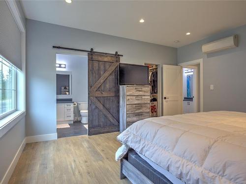 100 Driftwood Terr, Lake Cowichan, BC - Indoor Photo Showing Bedroom