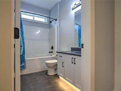 100 Driftwood Terr, Lake Cowichan, BC - Indoor Photo Showing Bathroom