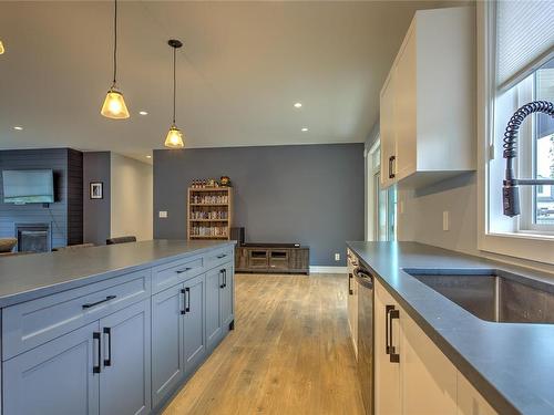 100 Driftwood Terr, Lake Cowichan, BC - Indoor Photo Showing Kitchen