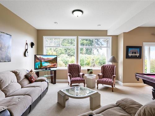 5780 Bradbury Rd, Nanaimo, BC - Indoor Photo Showing Living Room