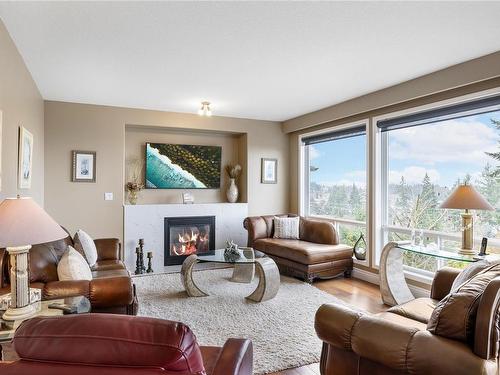 5780 Bradbury Rd, Nanaimo, BC - Indoor Photo Showing Living Room With Fireplace