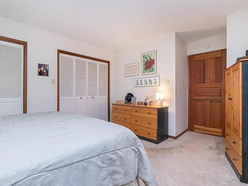 11920 Fairtide Rd, Ladysmith, BC - Indoor Photo Showing Bedroom