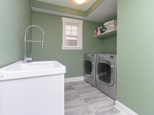 1135 Timber View, Langford, BC - Indoor Photo Showing Laundry Room