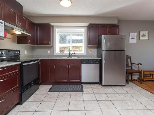 1135 Timber View, Langford, BC - Indoor Photo Showing Kitchen With Double Sink