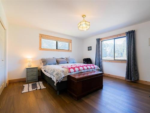 745 Weathers Way, Mudge Island, BC - Indoor Photo Showing Bedroom