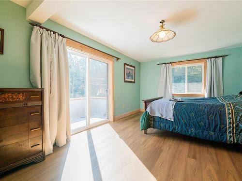 745 Weathers Way, Mudge Island, BC - Indoor Photo Showing Bedroom