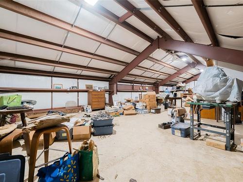 745 Weathers Way, Mudge Island, BC - Indoor Photo Showing Garage