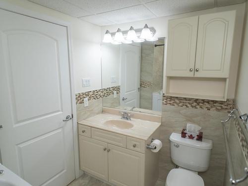 304 31 Martha Street, Thunder Bay, ON - Indoor Photo Showing Bathroom