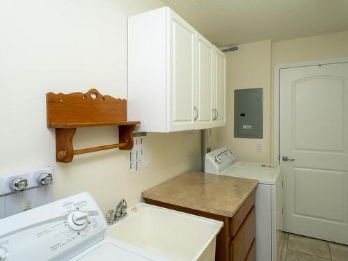 304 31 Martha Street, Thunder Bay, ON - Indoor Photo Showing Laundry Room