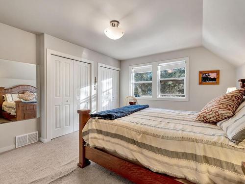 536 Park Drive, Clearwater, BC - Indoor Photo Showing Bedroom