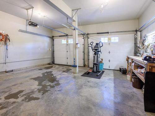 536 Park Drive, Clearwater, BC - Indoor Photo Showing Garage