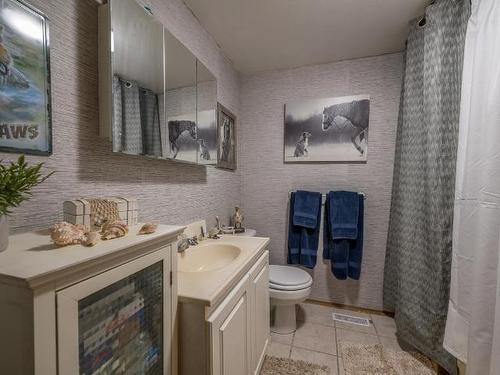 1049 Hepburn Rd, Chase, BC - Indoor Photo Showing Bathroom