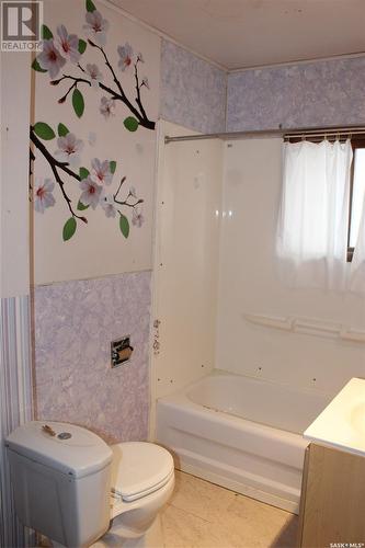 412 1St Street W, Shaunavon, SK - Indoor Photo Showing Bathroom