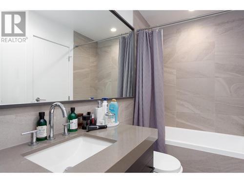 1191 Sunset Drive Unit# 2407, Kelowna, BC - Indoor Photo Showing Bathroom