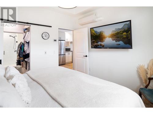 660 Cawston Avenue Unit# 104, Kelowna, BC - Indoor Photo Showing Bedroom