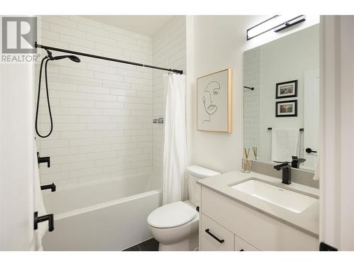 660 Cawston Avenue Unit# 104, Kelowna, BC - Indoor Photo Showing Bathroom