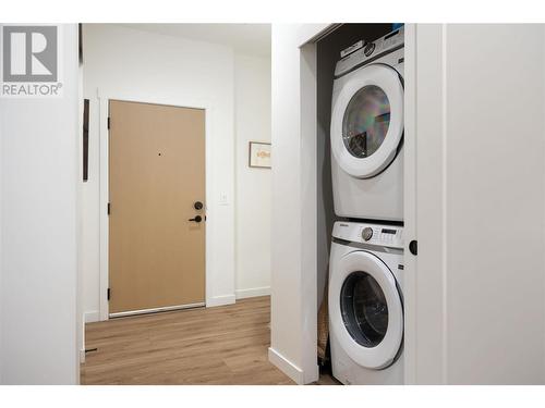 660 Cawston Avenue Unit# 104, Kelowna, BC - Indoor Photo Showing Laundry Room