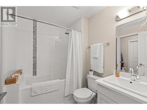 3220 Skyview Lane Unit# 301, West Kelowna, BC - Indoor Photo Showing Bathroom