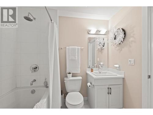 3220 Skyview Lane Unit# 301, West Kelowna, BC - Indoor Photo Showing Bathroom