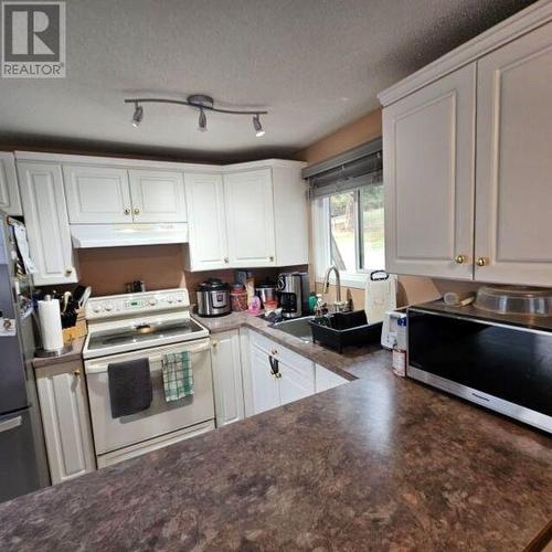 7955 China Valley Road, Chase, BC - Indoor Photo Showing Kitchen With Double Sink