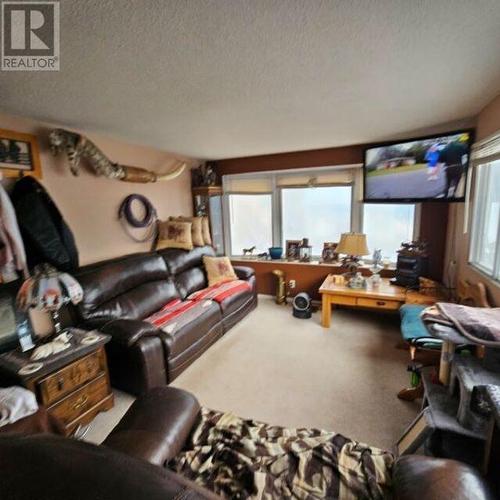 7955 China Valley Road, Chase, BC - Indoor Photo Showing Living Room