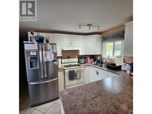 7955 China Valley Road, Chase, BC - Indoor Photo Showing Kitchen