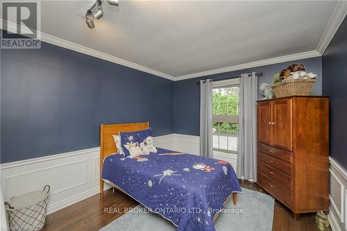 360 North Shore Blvd E, Burlington, ON - Indoor Photo Showing Bedroom