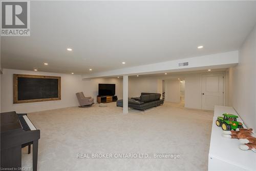 360 North Shore Blvd E, Burlington, ON - Indoor Photo Showing Other Room