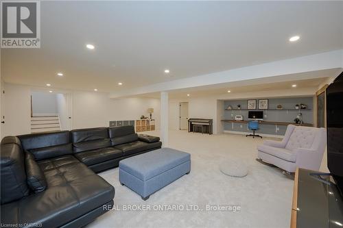 360 North Shore Blvd E, Burlington, ON - Indoor Photo Showing Living Room
