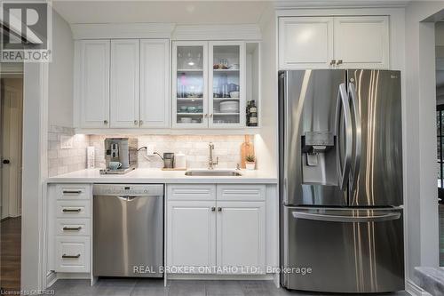 360 North Shore Blvd E, Burlington, ON - Indoor Photo Showing Kitchen With Upgraded Kitchen